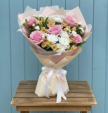 Букет цветов из:  Гвоздики, Орхидеи и Розы в Могоче