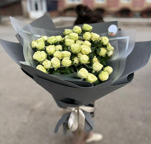 Букет Белые кустовые розы Солинеро в Могоче