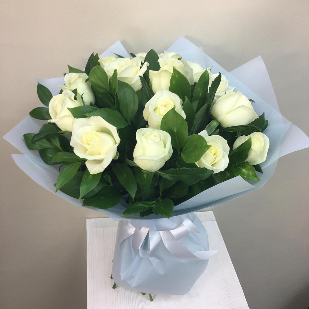 Букет 15 Белых роз Проуд в Могоче