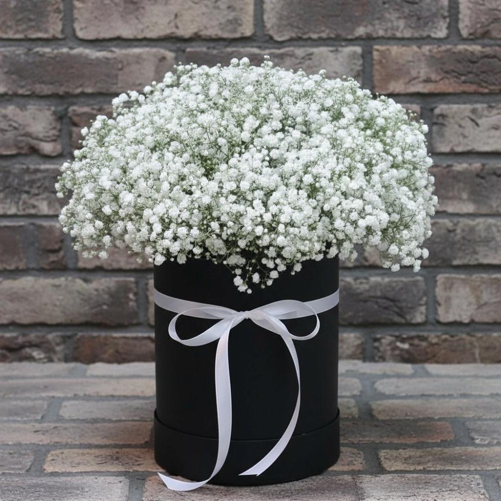 Цветочная композиция из Гипсофила в шляпной коробке в Могоче