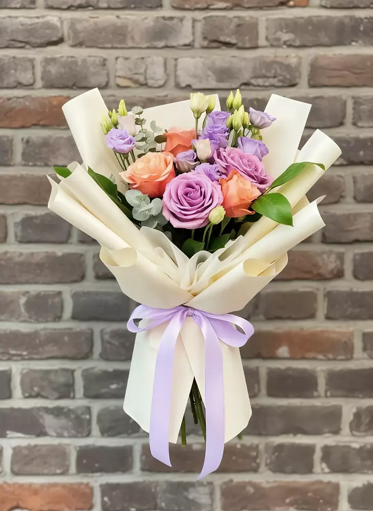 Букет цветов из: Лизиантусы и Розы в Могоче