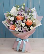 Букет цветов из:  Лизиантусы, Розы, Альстромерии и Гипсофила в Могоче