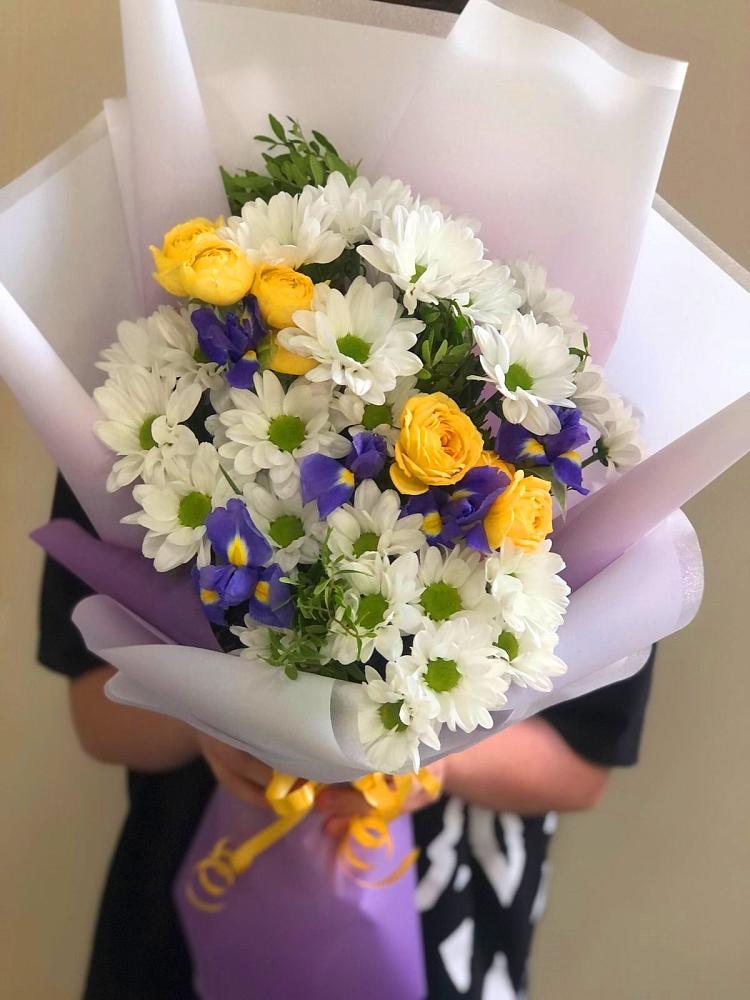 Букет цветов из: Ирисы, Хризантемы и Розы в Могоче