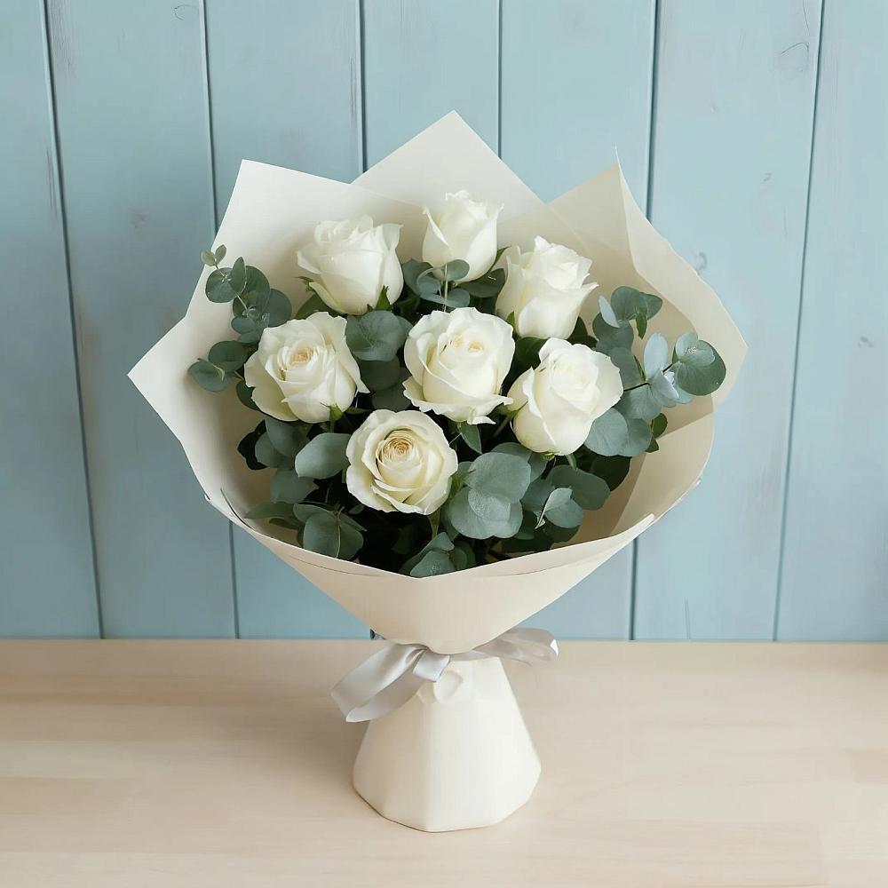 Букет Белые розы в Эвкалипте в Могоче