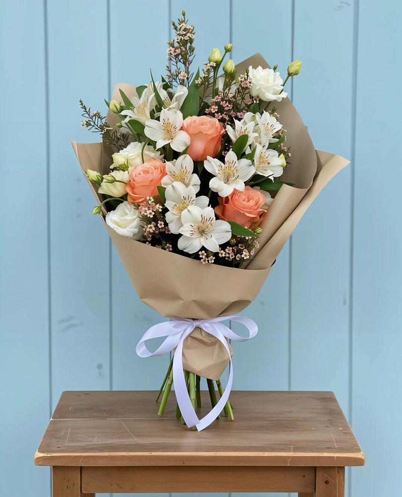 Букет цветов из: Альстромерии, Лизиантусы, Розы и Хризантемы в Могоче