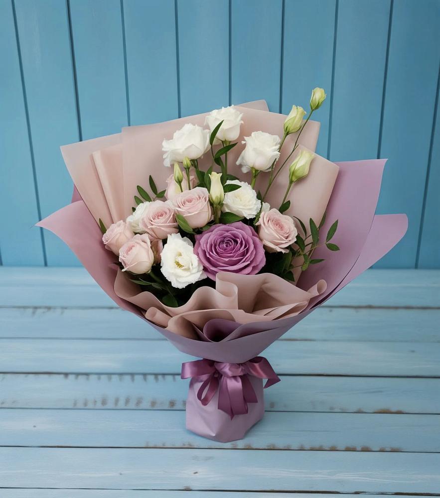 Букет цветов из: Розы и Лизиантусы в Могоче